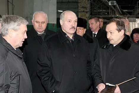 Лукашенко посещает «Камволь», 17 декабря 2012.