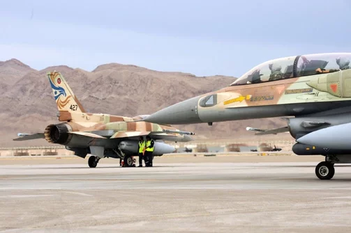 Ізріальскія F-16. Хутчэй за ўсё, такія самалёты з высокадакладнымі ракетамі і бомбамі нанеслі ўдары па сховішчах С-300.