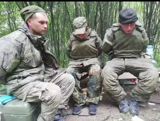 Российские солдаты, захваченные в плен калиновцами