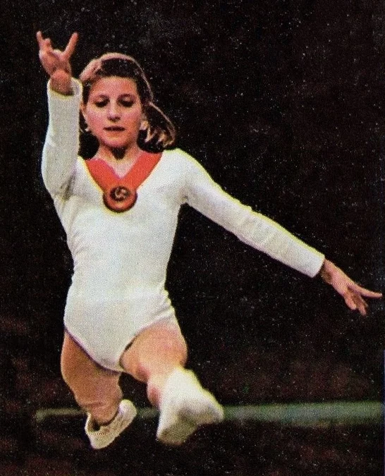 Ольга Корбут была гимнасткой с уникальными достижениями. Когда-то это ставили в заслугу тренеру Ренальду Кнышу. Теперь Корбут обвинила его в изнасиловании.