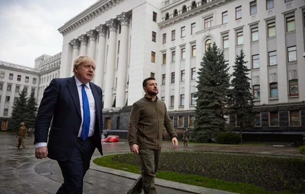 Борис Джонсон с Владимиром Зеленским в Киеве. Фото офиса президента Украины