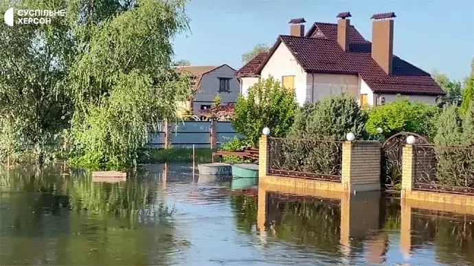 Затопленные здания в Херсоне. Скриншот видео «Суспильного»