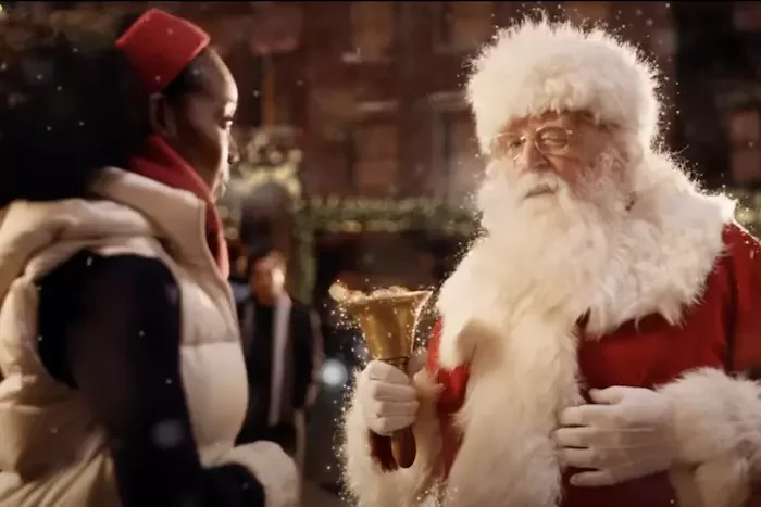 Skrynšot: klip Mariah Carey — All I Want for Christmas Is You
