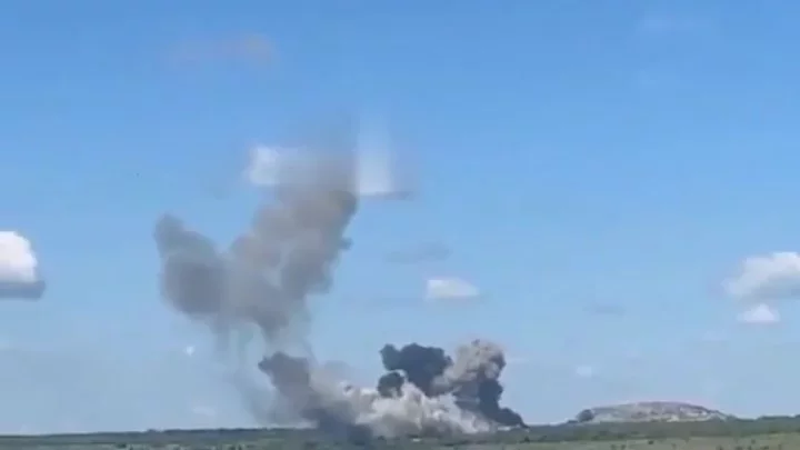 Взрыв российских складов вблизи Луганска 16 июля. Скрин с видео ВСУ в фейсбуке