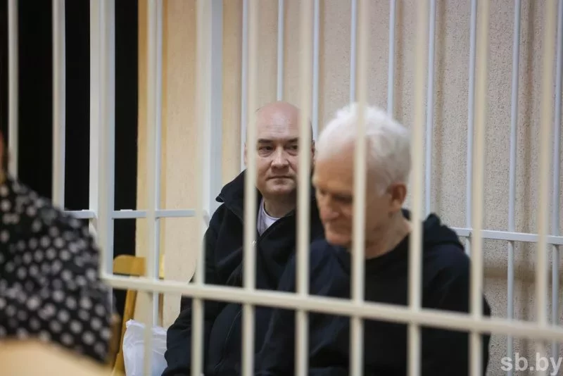 Алесь Беляцкий и Валентин Стефанович во время суда