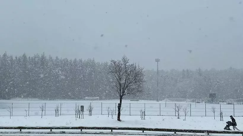 У Астраўцы на 2 красавіка выпаў снег. Фота: чытач «Анлайнера»