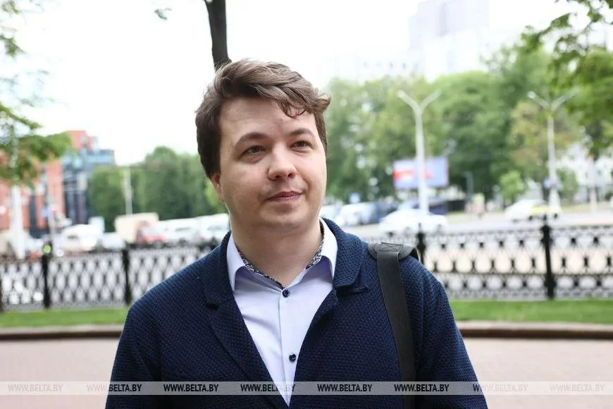 Раман Пратасевіч каля Мінскага абласнога суда, 22 мая 2023 г. Фота: БелТА