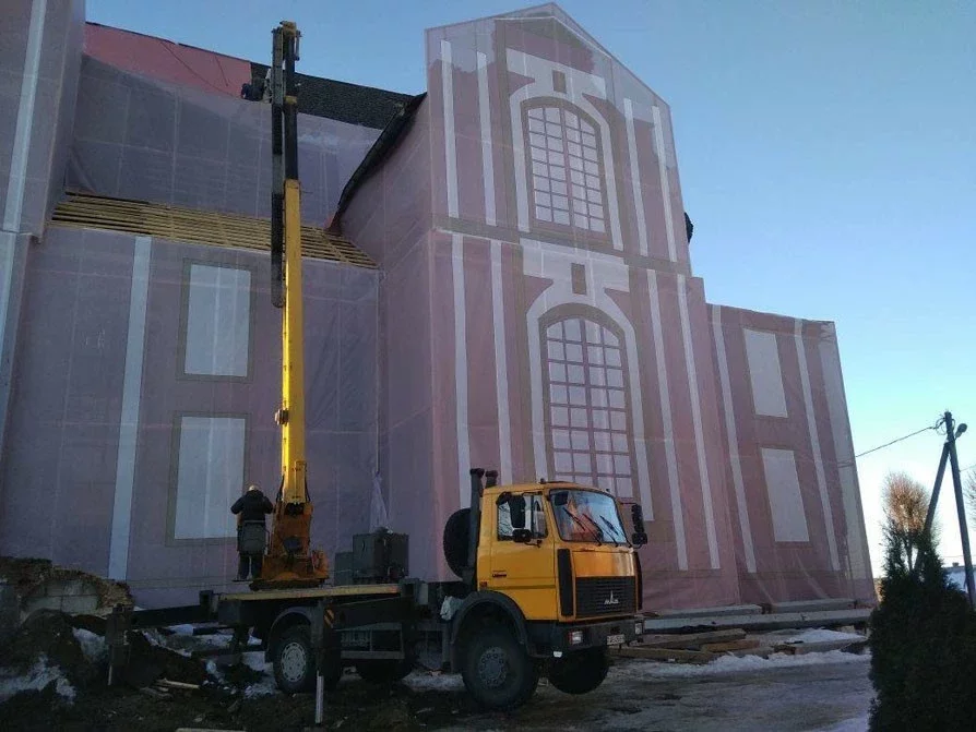 Спасательные работы на иезуитском костеле в Мстиславле. Фото: Денис Костюкевич.