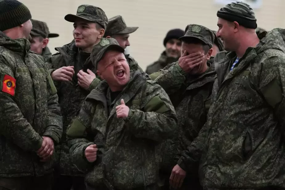 Российские военные, призванные по мобилизации, на концерте по случаю отправки на фронт. Фото: Минобороны РФ