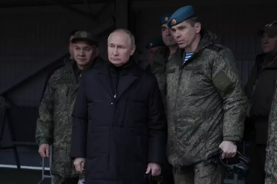 Владимир Путин во время посещения армии. Фото: Минобороны РФ