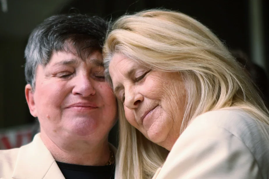 Первая пара женщин, которая вышла замуж в Калифорнии после легализации однополых браков. David McNew / Getty Images