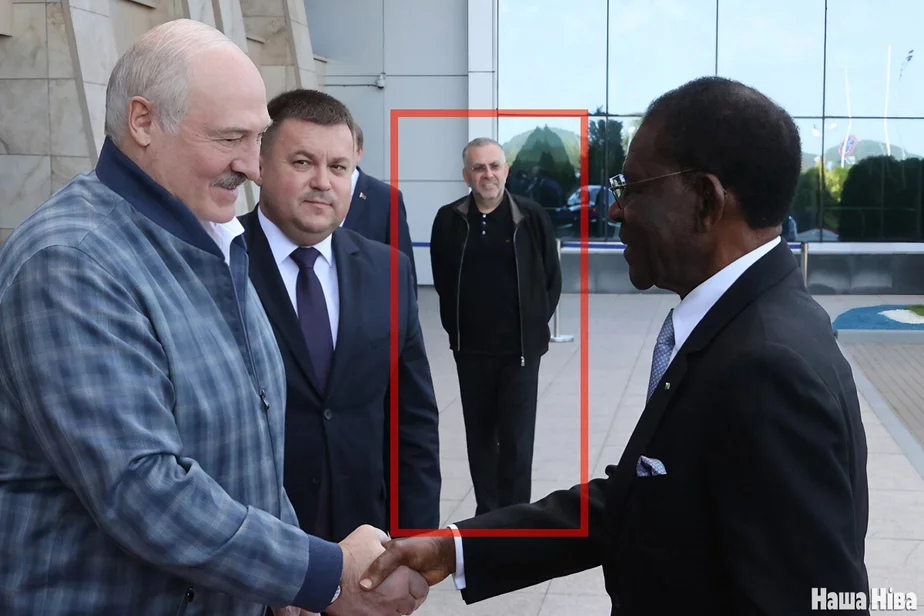 Александр Зингман первый справа, рядом с министром иностранных дел Беларуси Сергеем Алейником. Фото: пресс-служба Лукашенко