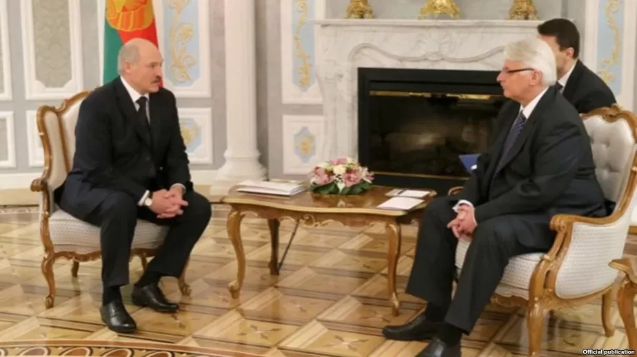 Аляксандр Лукашэнка і міністр замежных справаў Польшчы Вітальд Вашчыкоўскі падчас сустрэчы ў сакавіку 2016 года