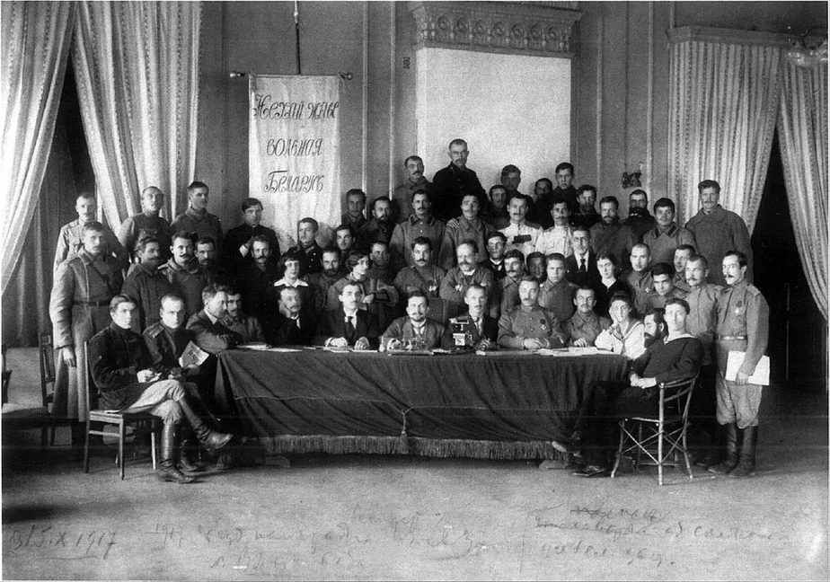 На фота — Вялікая беларуская рада, якая ініцыявала скліканне Усебеларускага з'езду 1917 года.
