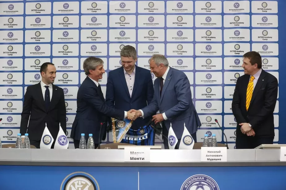 В церемонии подписания договора принимали участие Марко Монти, технический директор «Интера» и председатель Белорусской федерации футбола Сергей Румас.