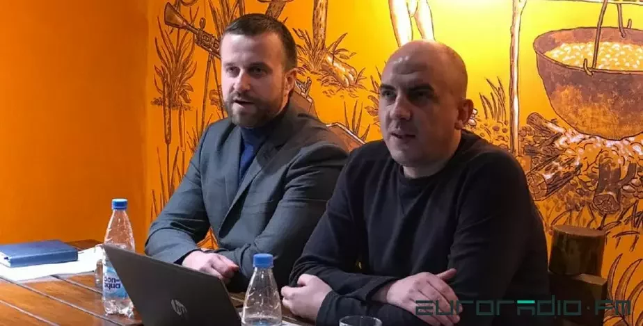 Кірыл Жываловіч (справа) цяпер сам выконвае абавязкі галоўнага рэдактара «Белгазеты». Фота Еўрарадыё