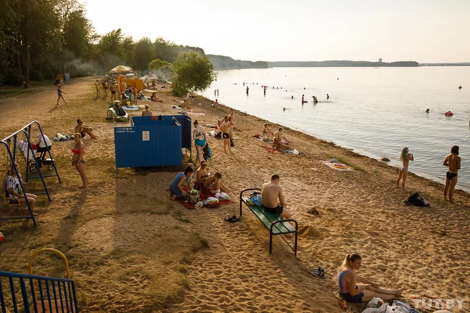 Plaž u Minsku, ilustracyjny zdymak. Fota Volhi Šukajła, Tut.by