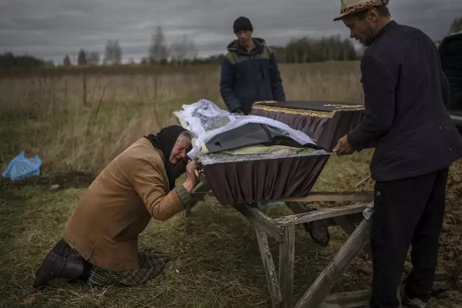 Захоронение одного из мирных граждан, погибших в Буче