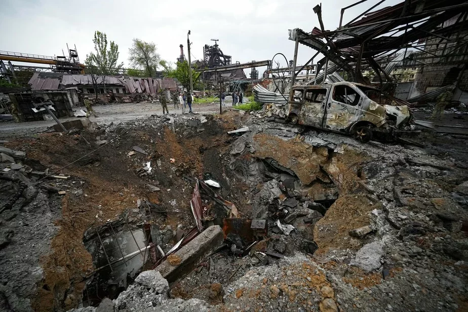 Разрушенный завод имени Ильича в Мариуполе. Фото: AP