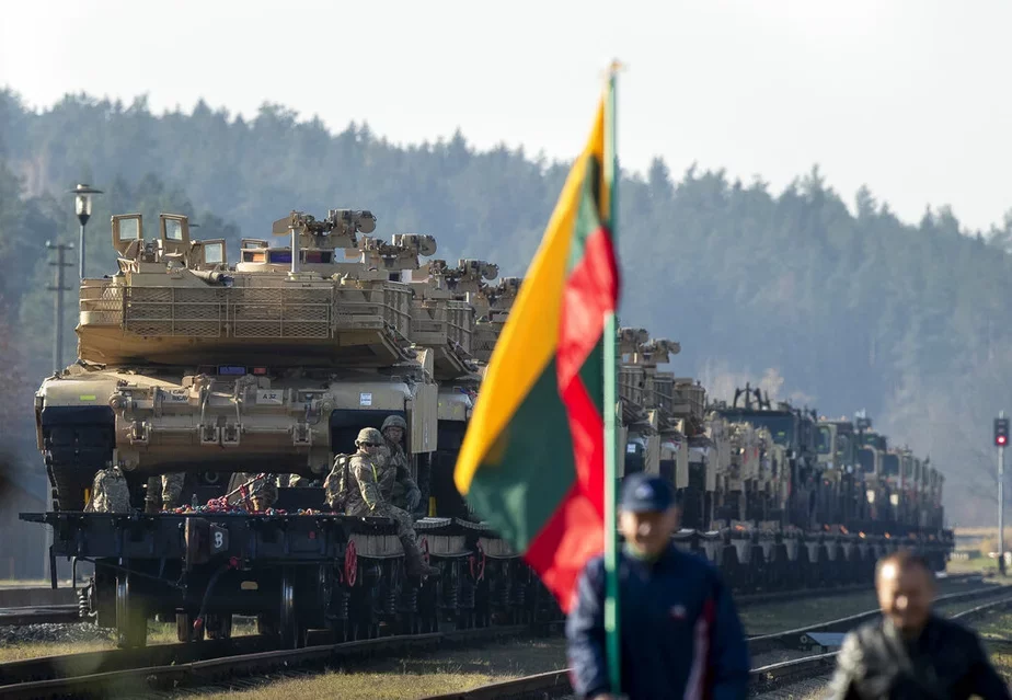Amierykanskija tanki padčas vučeńniaŭ NATA ŭ Litvie. Fota: AR