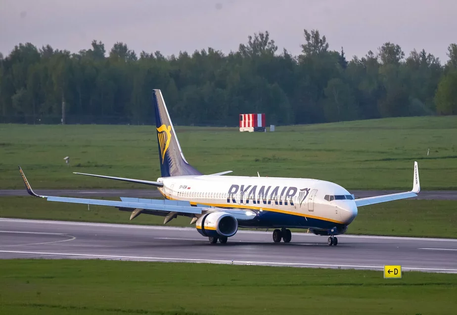 Тот же самолет Ryanair во время приземления в Вильнюсе 23 мая 2021 года. Фото: AP Photo / Mindaugas Kulbis