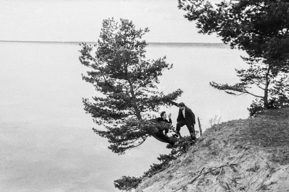 Fota z kalekcyi VEHA «Ludzi Lesu». 1966 hod, voziera Narač, Miadzielski rajon, Minskaja vobłaść. Archiŭ Ramana Chaciałoviča, dasłaŭ Uładzimir Sadoŭski