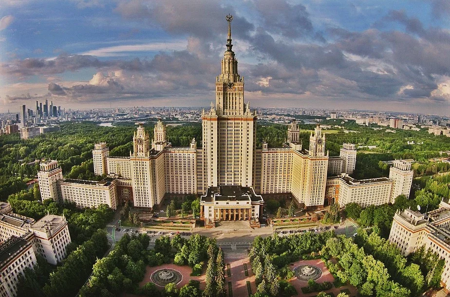 Московский государственный университет, вид сверху. Фото: Википедия