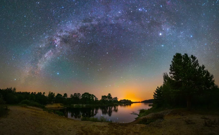 Звездное небо над Березиной. Фото — Виктор Малыщиц