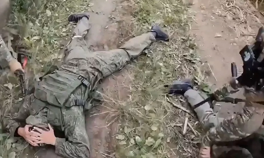 Пленники, взятые украинской армией во время контрнаступления. Скриншот из видео