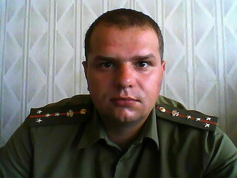 Вадим Шурмель в российской военной форме (он был выпускником Военно-транспортного университета Железнодорожных войск РФ)