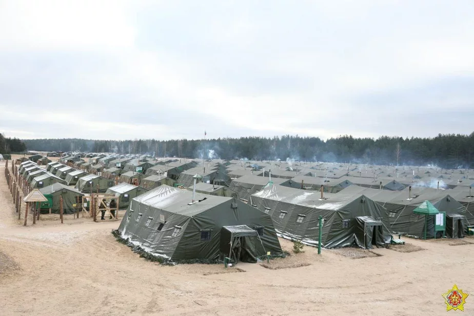Палатки российских военных на Обуз-Лесновском полигоне