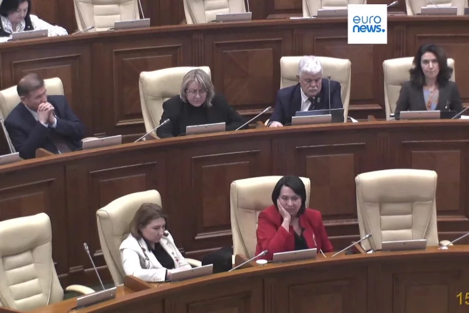 У зале пасяджэння парламента Рэспублікі Малдова. Скрыншот відэа YouTube-канала Euronews