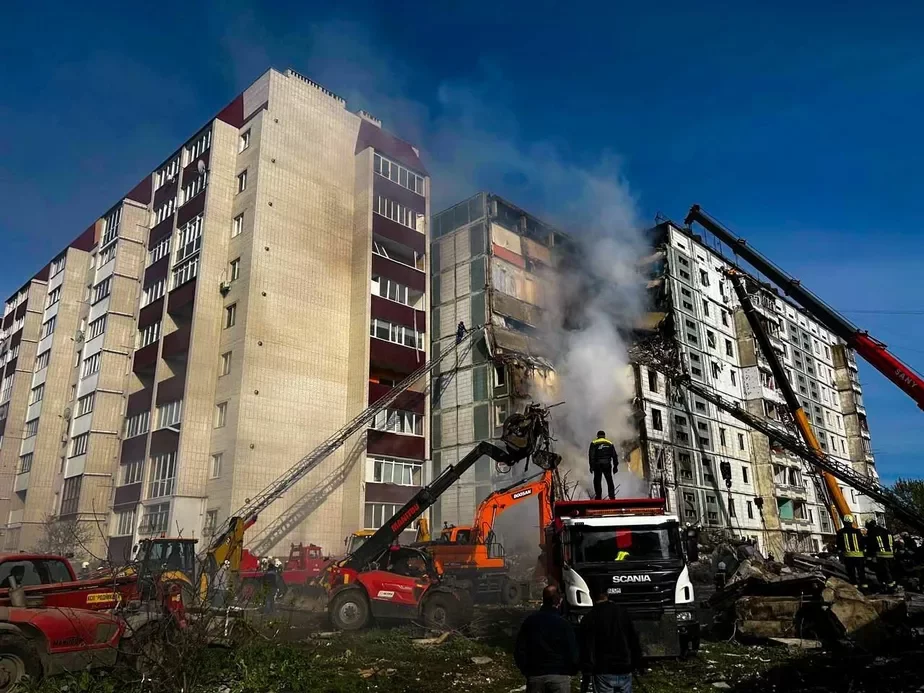 Последствия российской атаки в Умани. Ракета попала в жилой дом. Фото: МВД Украины