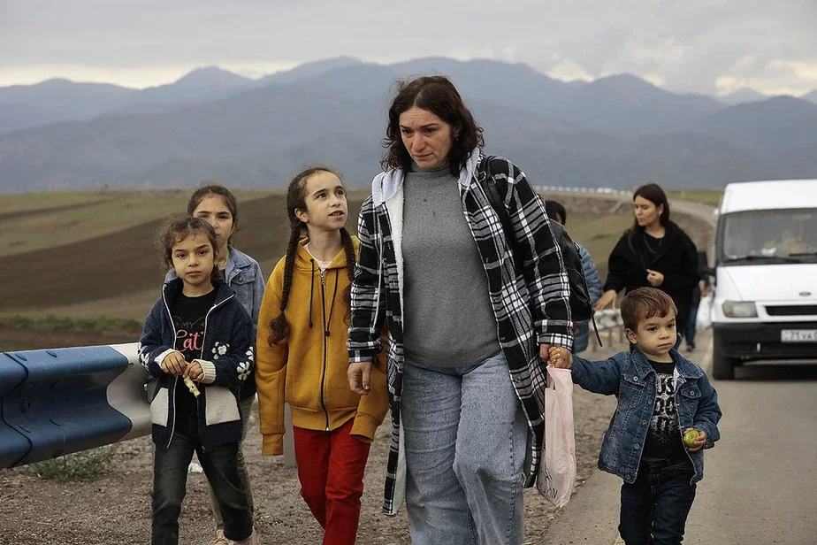 Армянские беженцы из Нагорного Карабаха. Фото: Vasily Krestyaninov / AP