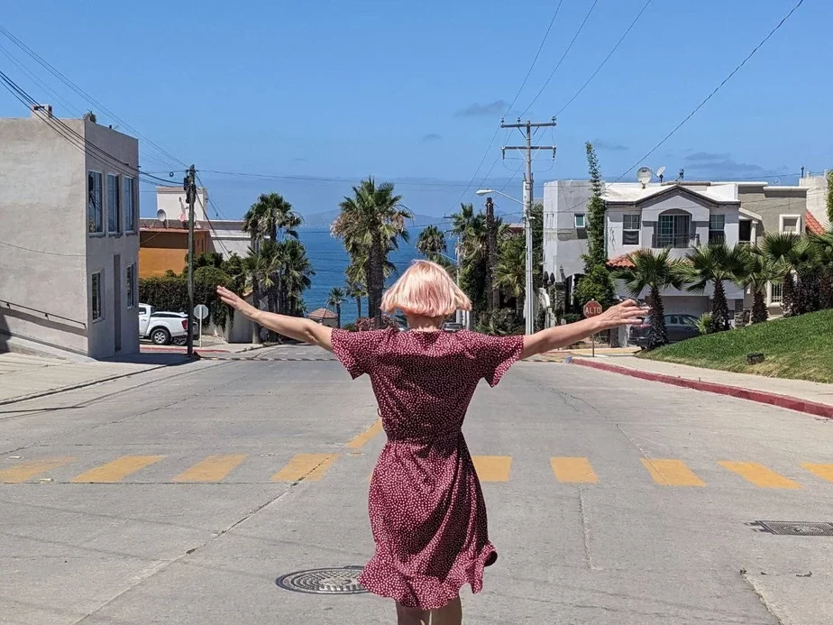 Светлана Пинчук в мексиканской Тихуане во время ожидания разрешения на въезд в США: «Одна моя мечта сбылась. Я на берегу океана»
